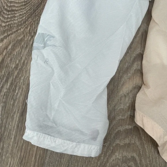 Nike Air Windbreaker Jacket Women’s Medium Full Zip Lightweight - Picture 6 of 6